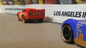 Cars 3 - Lightning McQueen's Crash Diecast Remake