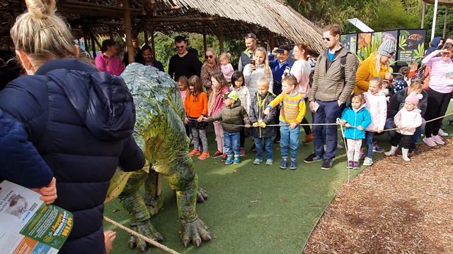 Динозавр,которого можно погладить) смотреть онлайн