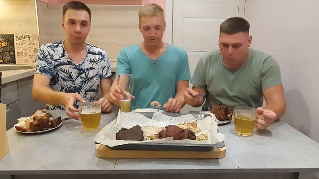 ВЕПРЕВО КОЛЕНО ИЛИ РУЛЬКА В ПИВЕ ПО-ЧЕШСКИ ЗАПЕЧЕНАЯ В ДУХОВКЕ
