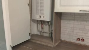 Кухня классика до потолка.