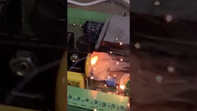 Взорвался защитный варистор - Скачок высокого напряжения убивает автоматику котла