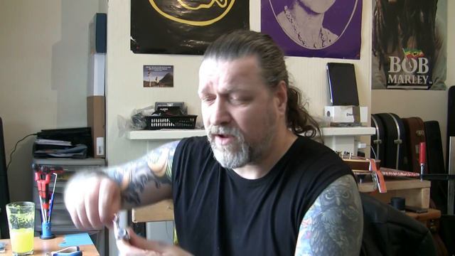 Squier Affinity Strat in for a re-fret and some TLC Part 01...