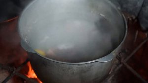 УХА ИЗ ОМУЛЯ С ЛИСИЧКАМИ