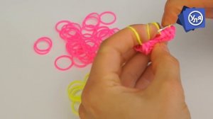 Браслет из резинок Сердечки // Плетем крючком Подарок на день Святого Валентина