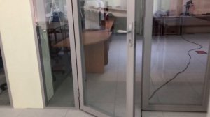 Офисные перегородки и двери из стекла на алюминиевом каркасе