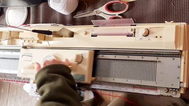 Baby Hat with Fairisle Hearts смотреть онлайн