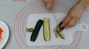 Салат с манго под соусом