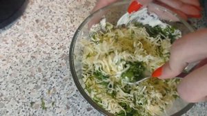 Заливные рулетики из ветчины с сыром.