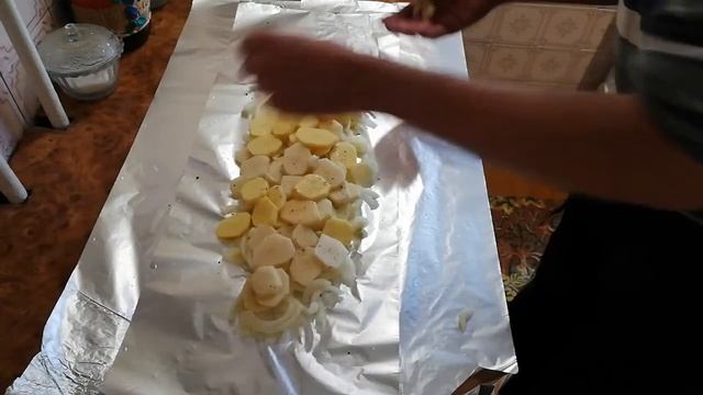 Вкусная щука на мангале с картошкой запечённая в фольге!!!