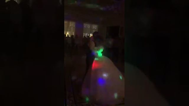 Медленный танец молодоженов?