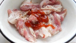 Свиная грудинка острая, жареная на сковороде