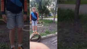 Женя упал,на мужской половой орган.