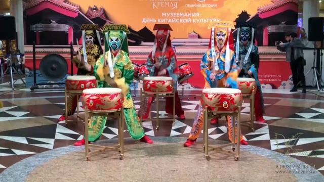 Заказать шоу китайских барабанщиков на праздник в Москве - Воины Драконы номер Галопирующая лошадь