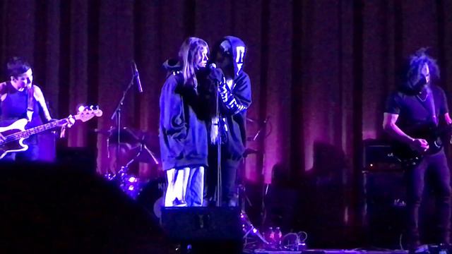 King Woman - "King of Swords" w/ Ethel Cain (live @ Castro Theatre, San Francisco, 10/24/2023) смотреть онлайн