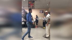 В Запорожье мужчина устроил драку в супермаркете из-за маски