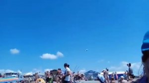 СУ-24 дал газу над пляжем ))) эффект был. ШУТНИК.
