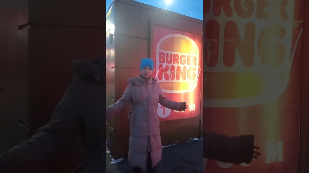 Зрители узнали известных блогеров во время съемки видео