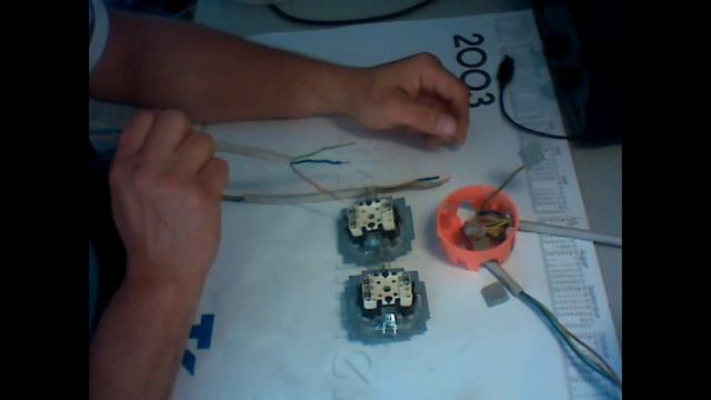 Два выключателя на одну лампу смотреть онлайн