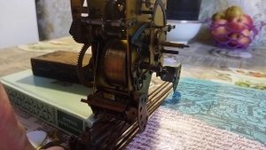 Работа механизма  каминных немецких часов Kienzle Потсдамская мелодия