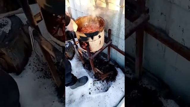 Готовим плов в казане, на улице. смотреть онлайн