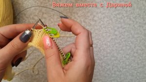 Детский свитер с рюшами спицами,рукав реглан сверху 1 часть