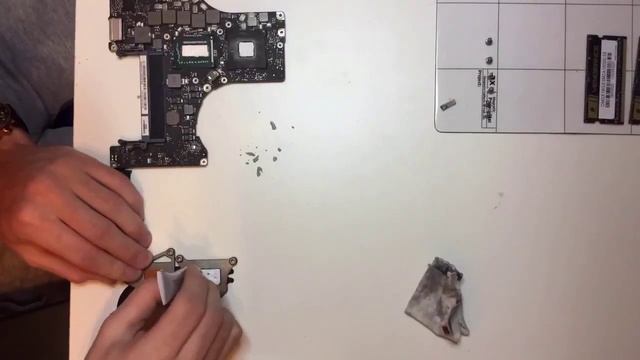 Замена термопасты MacBook Pro смотреть онлайн