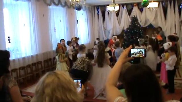 Трещалки-шумелки, стучалки-гремелки..... Настюша встречает Новый год в саду. смотреть онлайн