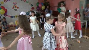 Детство быстро так промчалось
