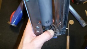 Как почистить и починить моторизованную насадку Dyson direct-drive cleaner head