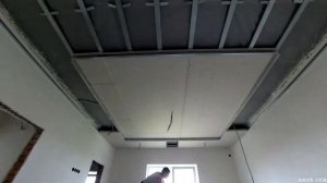 гипсокартонный потолок с коробом с подсветкой .