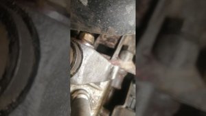 стартер крутит а холостую машина не заводится