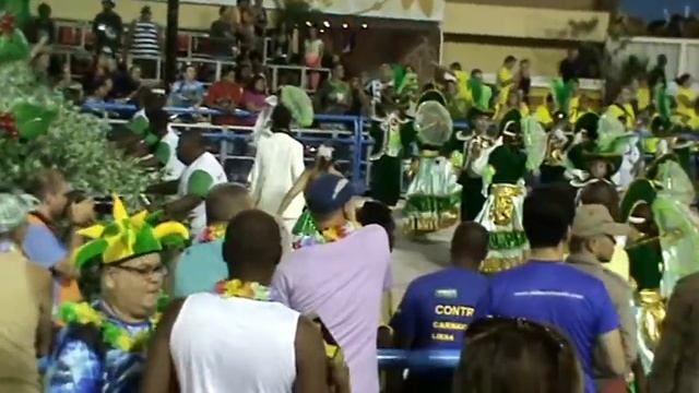 Карнавал в Рио Де Жанейро. Светлые танцоры. смотреть онлайн