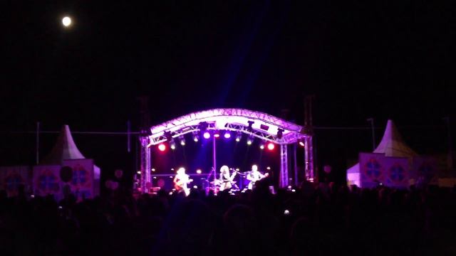 А что мне надо? Да просто свет в оконце... смотреть онлайн