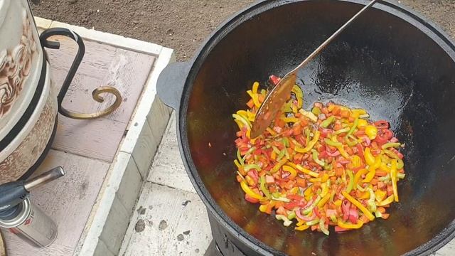 вкуснейшее мясо по - Азовски.#говядинатушоная#говядинавказане#вкусноемясо#говядина#казан#