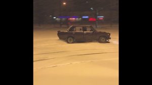 ЗИМНИЙ ДРИФТ НА ЖИГЕ С НУЛЯ. СРАЗУ ЕХАТЬ БОКОМ. ПОЛУЧИТСЯ ЛИ?!