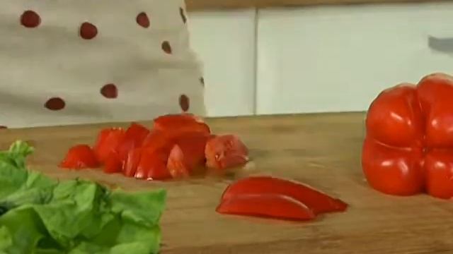 Что Есть. Теплый салат с пельменями смотреть онлайн