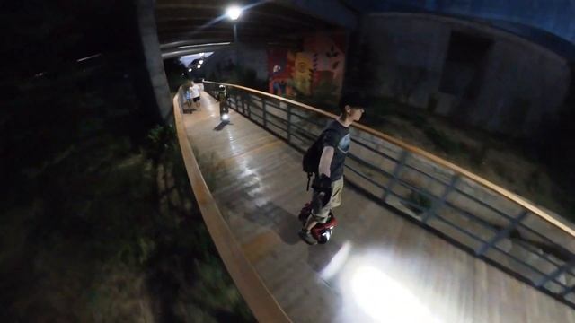 Вечерняя моноколесная прогулка вдоль набережной Есентай в Алма-Ате. смотреть онлайн