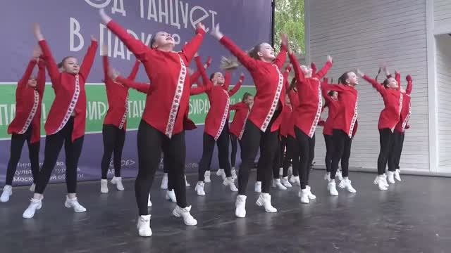 Город станцевал в парке. Масштабный фестиваль прошёл в округе. Лучший коллектив отобран