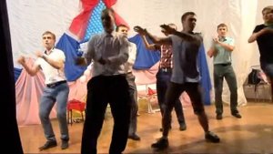 Танец мальчиков на выпускном