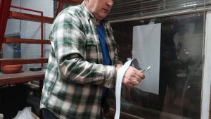 Порядок демонтажа самоклеющейся пленки с оконных стекол.