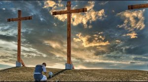 У Голгофского распятья