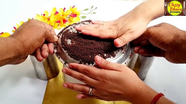 New Stlye for Chocolate ganache Cake decoration .केक की नई डिजाइन. Chocolate garnishing decoration
