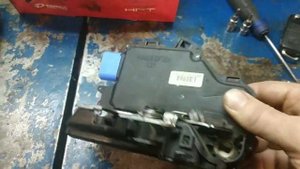 Авто-электро VAG принцип работы и разборка замка двери