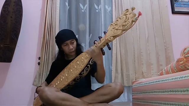 sape Dayak hornbill motive смотреть онлайн