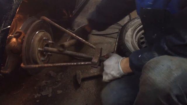 Снятие прикипевшего тормозного диска ford mondeo 3 смотреть онлайн