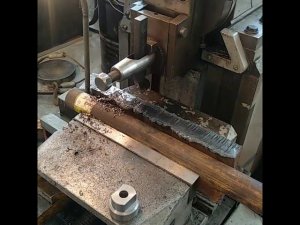 Строгание сварочной корки на строгальном станке