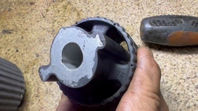 Поддельные сайлентблоки заднего редуктора БМВ F10 (сравниваем с оригиналом) с Кунцевского рынка смотреть онлайн