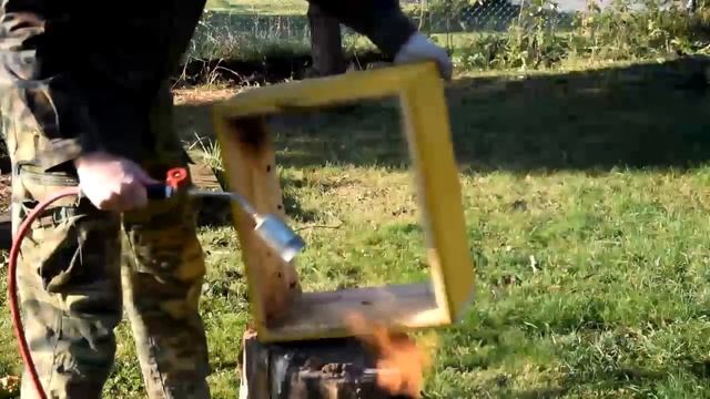 Очистка (дезинфекция)  улья своими руками. Как обжечь улей. ВИДЕО