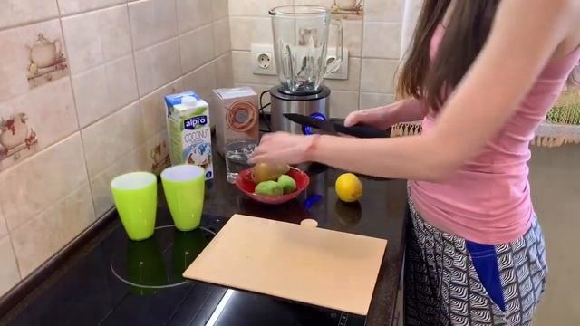 Рецепт смузи. Как сделать шикарный смузи с помощью блендера MAUNFELD MBL.1000S смотреть онлайн