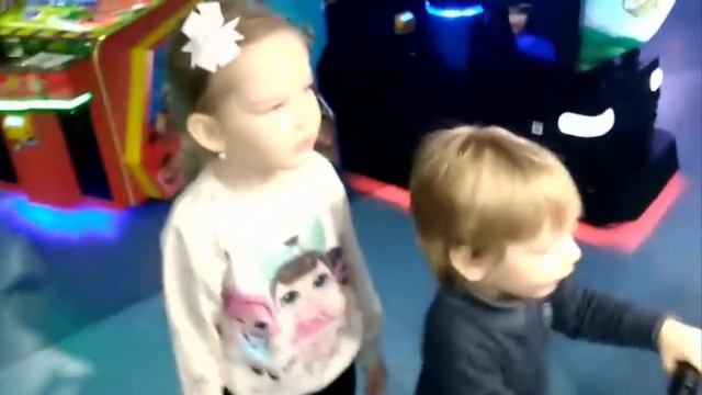 ??РАЗВЛЕКАТЕЛЬНЫЙ ЦЕНТР РИО Г. НИЖНЕВАРТОВСК??/ДЕТИ ИГРАЮТ/ТАЙКА ПОИГРАЙКА смотреть онлайн